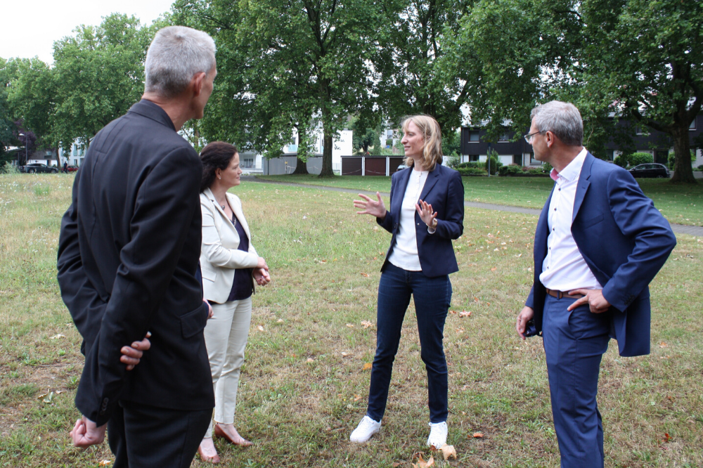 2020-07-16_Bildung_Schebesta_im_Austausch Isabell Huber besuchte gemeinsam mit Staatssekretär Volker Schebesta das Albert-Schweitzer-Gymnasium in Neckarsulm und informierte sich dort auch über das Projekt Verbundschule Neckarsulm
